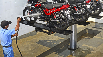 TWO WHEELER WASHING LIFT